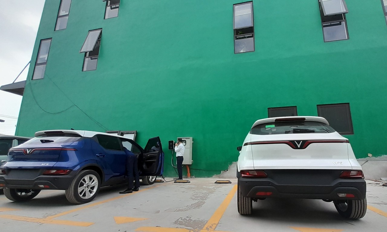 sạc ô tô điện an toàn